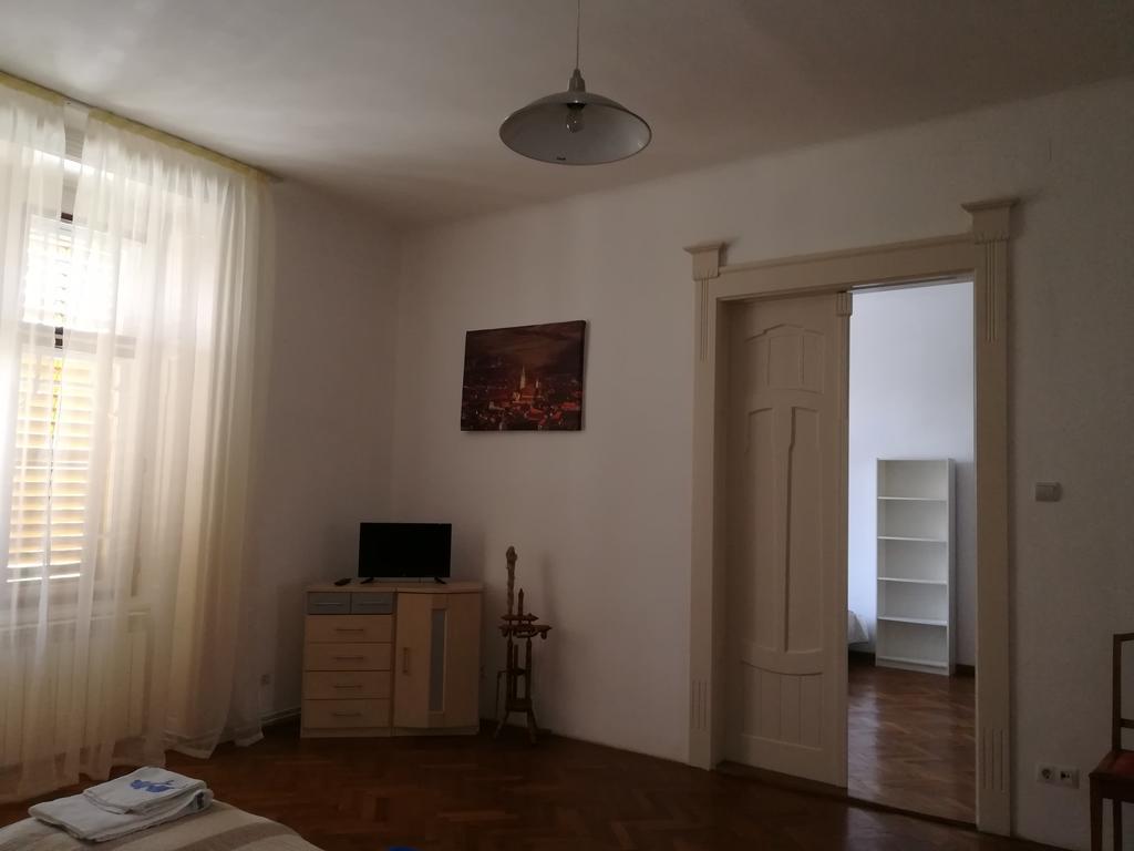 Ferdinand Apartments Medias Luaran gambar