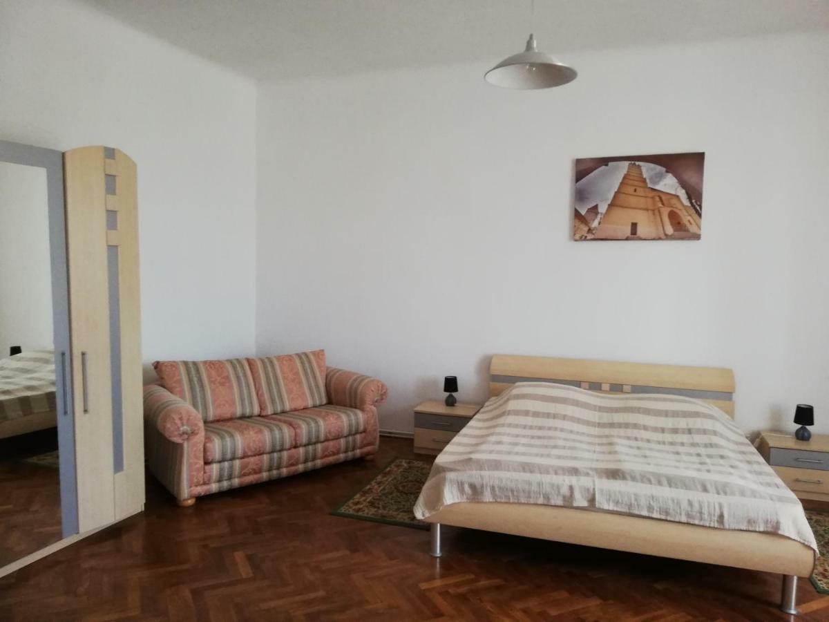 Ferdinand Apartments Medias Luaran gambar